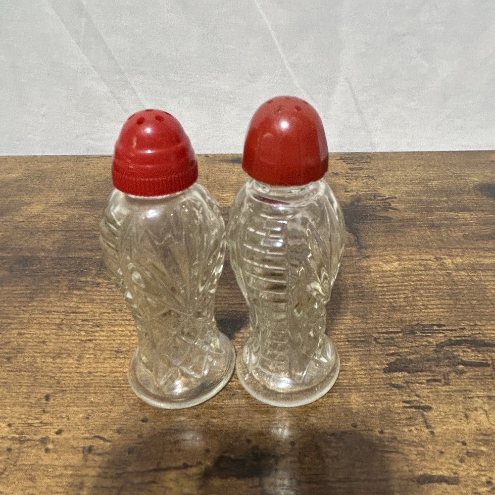 Vintage Glass Pattern Plastic Red Top Salt‎ & Pepper Shakers 3.5"